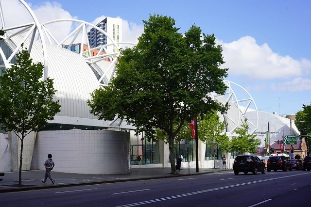 Exterior view of Ian Thorpe Aquatic Centre from Harris Street